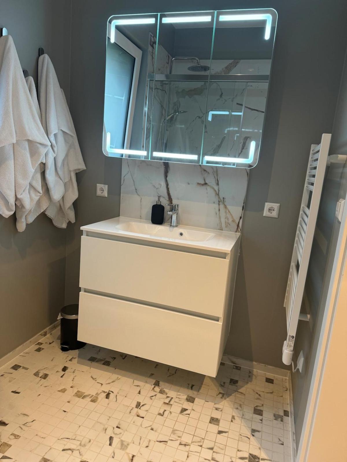 Neuf, 6 Personnes, 2 Appartement Münsbach